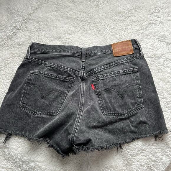 Levi’s Women’s Black‎ 501 Shorts In Sz 29 - Picture 2 of 9